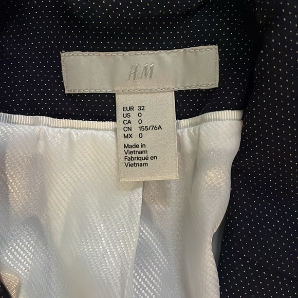 H&M Blazer - Picture 2 of 4